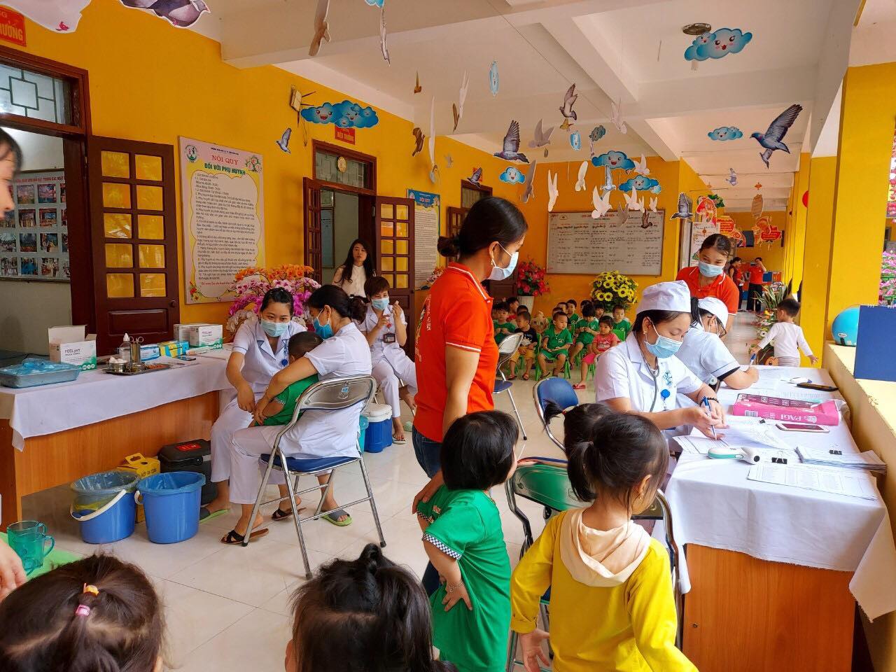 CÔNG TÁC TIÊM CHỦNG VACXIN PHÒNG BẠI LIÊT CHO TRẺ TẠI TRƯỜNG MẦM NON 7/5