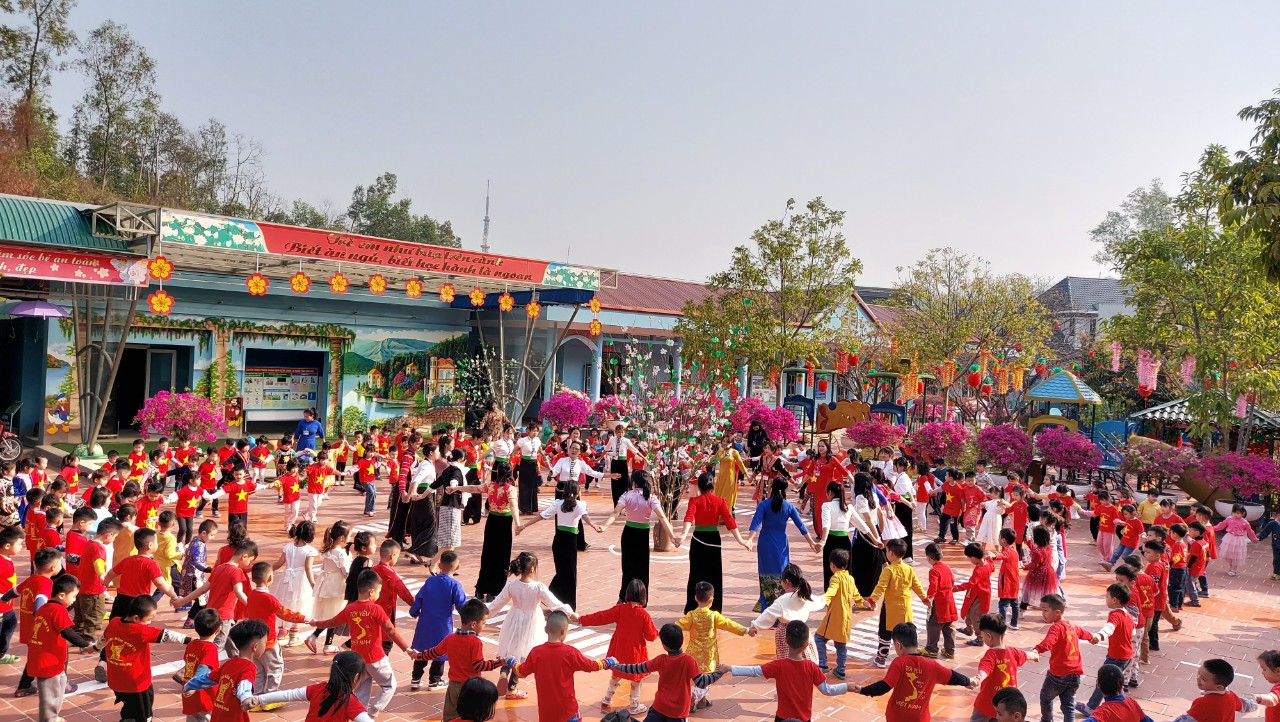 TƯNG BỪNG CÁC HOẠT ĐỘNG CHÀO MỪNG LỄ HỘI HOA BAN NĂM 2023 TẠI TRƯỜNG MẦM NON 7/5