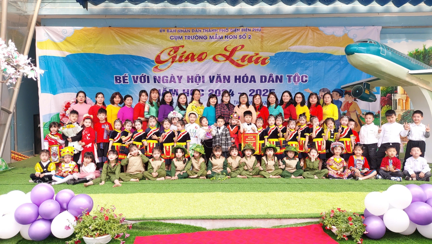 CỤM TRƯỜNG MẦM NON 7/5 TƯNG BỪNG TRONG NGÀY GIAO LƯU  “BÉ VỚI NGÀY HỘI VĂN HÓA DÂN TỘC” NĂM HỌC 2024 - 2025