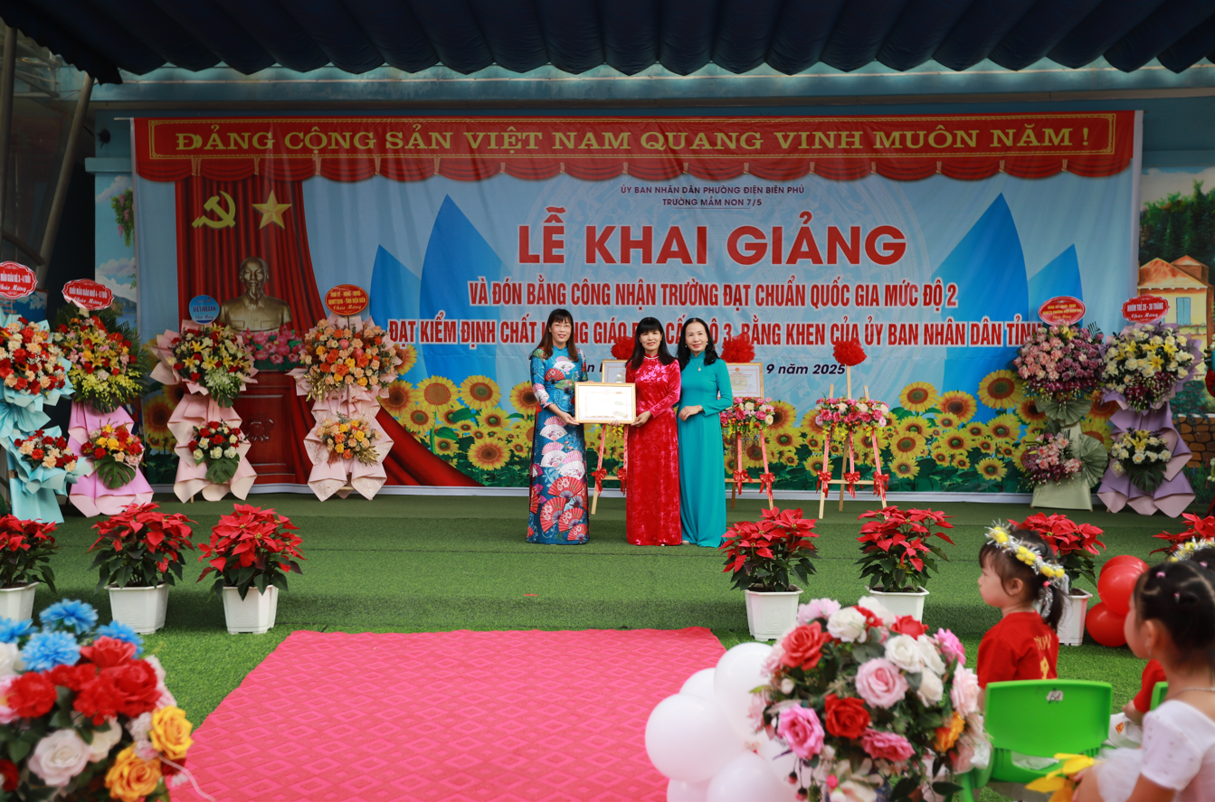 TRƯỜNG MẦM NON 7/5 RỘN RÀNG NGÀY KHAI GIẢNG  ĐÓN NHẬN TRƯỜNG CHUẨN QUỐC GIA, VƯƠN TẦM MỚI