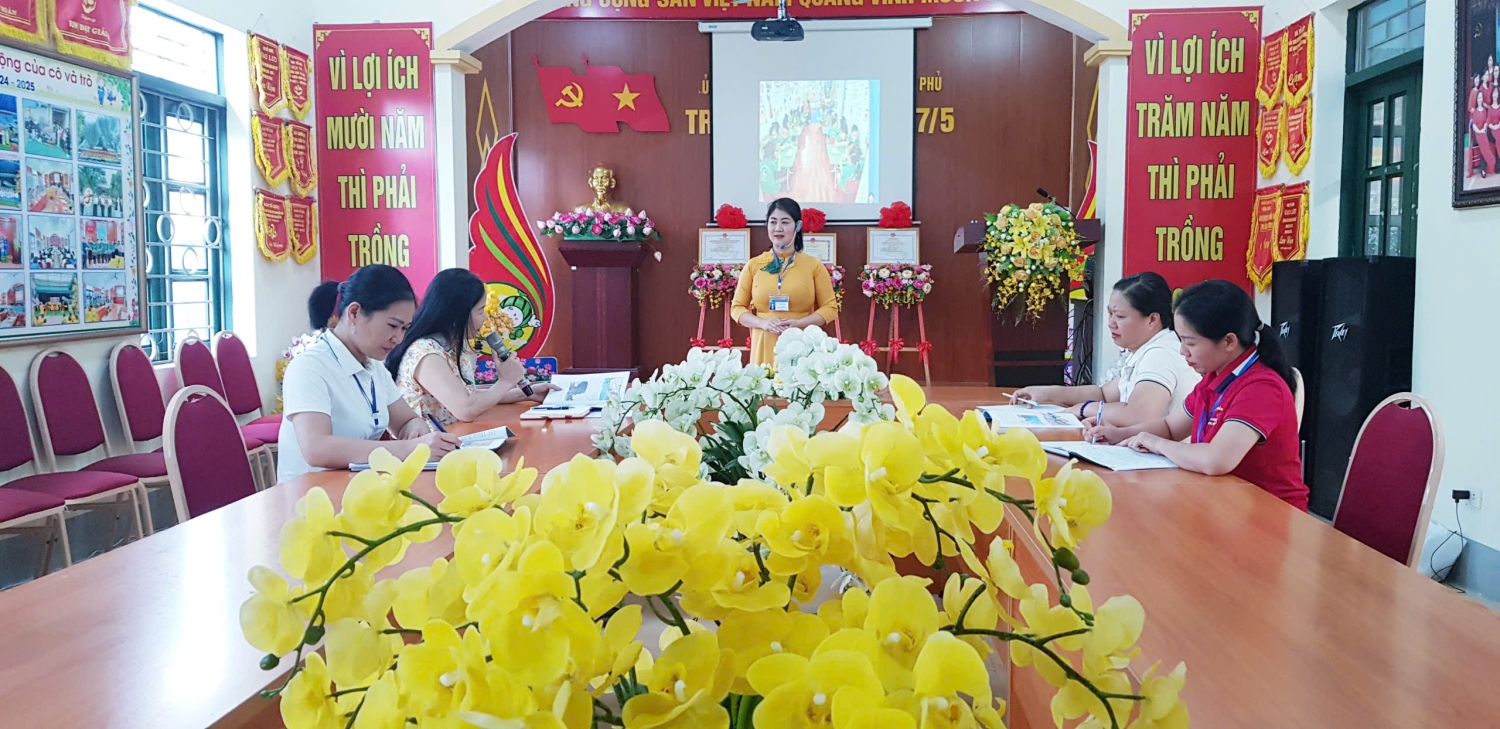 Tập thể Trường Mầm non 7/5 hòa mình với Lễ công bố  và ra mắt du lịch văn hóa công đồng Phiêng Lơi năm 2025